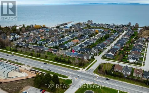 8 Clubhouse Drive Collingwood ON L9Y 4Z6