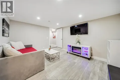 1977 Kirkland Avenue Windsor ON N8P 1P7