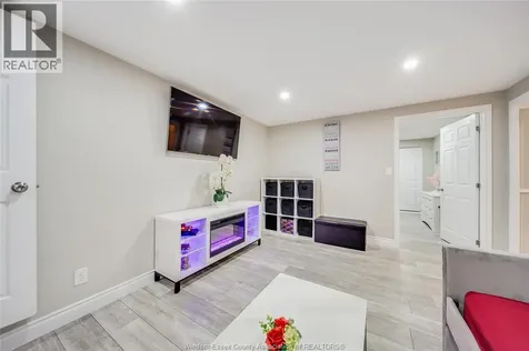 1977 Kirkland Avenue Windsor ON N8P 1P7