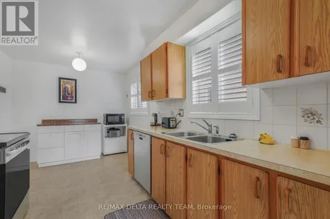 6043 Valley Field Crescent Ottawa ON K1C 5P2