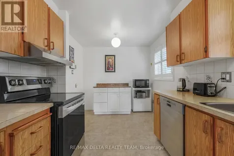 6043 Valley Field Crescent Ottawa ON K1C 5P2