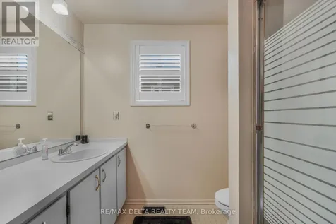 6043 Valley Field Crescent Ottawa ON K1C 5P2