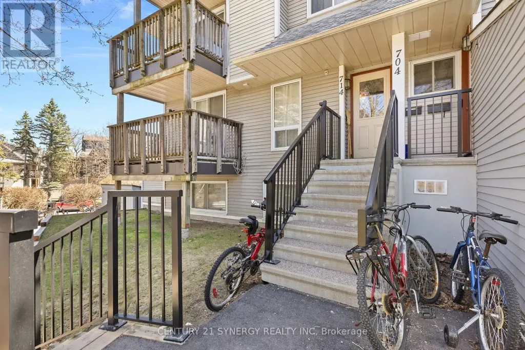 714 Tanguay Court Ottawa ON K2L 3X2