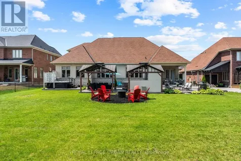 15 Country Club Crescent Uxbridge ON L9P 0B8