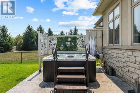 15 Country Club Crescent Uxbridge ON L9P 0B8