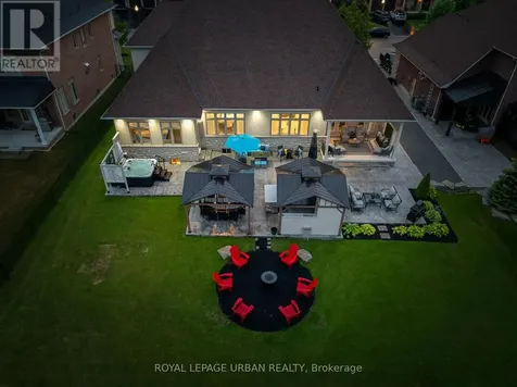 15 Country Club Crescent Uxbridge ON L9P 0B8