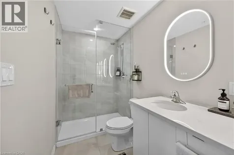 5 Hamilton Street North Waterdown ON L8B 2A4
