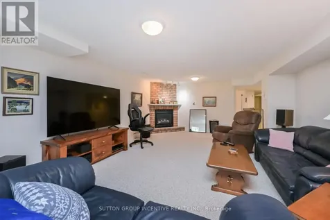 17 Sunset Boulevard New Tecumseth ON L9R 1Y8