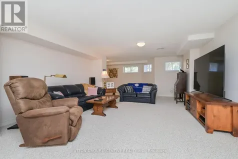 17 Sunset Boulevard New Tecumseth ON L9R 1Y8