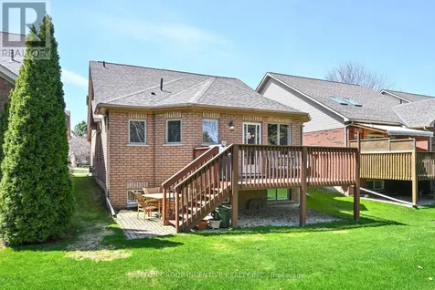 17 Sunset Boulevard New Tecumseth ON L9R 1Y8