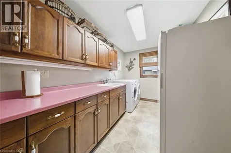 2 Viola Court Delhi ON N4B 3C9