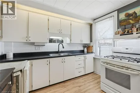 224 Balsam Avenue South Hamilton ON L8M 3C1