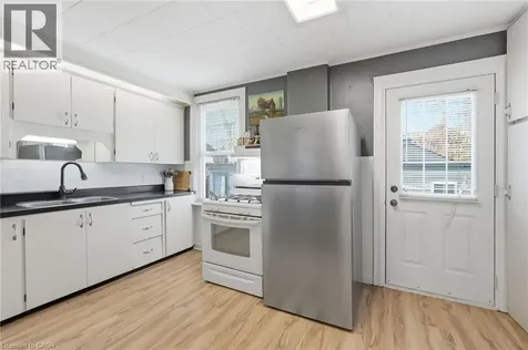 224 Balsam Avenue South Hamilton ON L8M 3C1