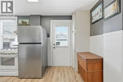 224 Balsam Avenue South Hamilton ON L8M 3C1