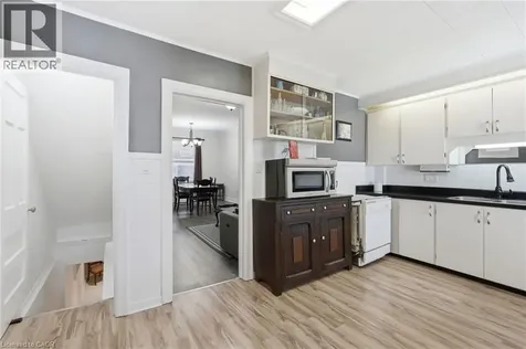 224 Balsam Avenue South Hamilton ON L8M 3C1