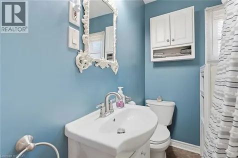 224 Balsam Avenue South Hamilton ON L8M 3C1