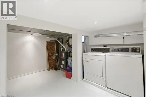 224 Balsam Avenue South Hamilton ON L8M 3C1