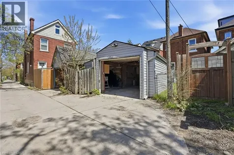224 Balsam Avenue South Hamilton ON L8M 3C1
