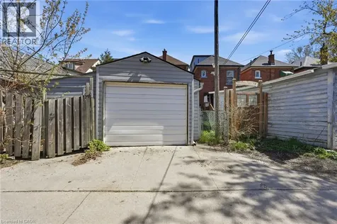 224 Balsam Avenue South Hamilton ON L8M 3C1