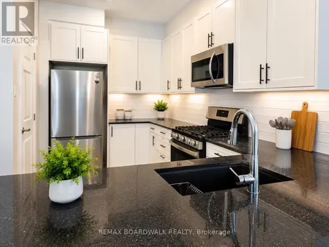 83 Ryan Reynolds Way Ottawa ON K4A 5T4