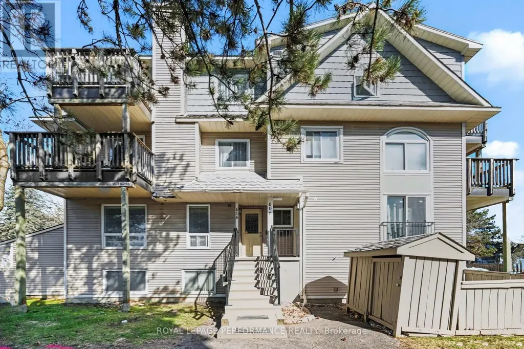 606 Tanguay Court Ottawa ON K2L 3X3
