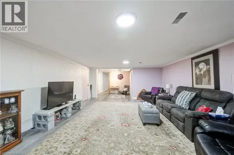 186 Shuh Avenue Kitchener ON N2A 1H6
