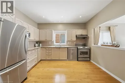 46 Manitoulin Trail Hamilton ON L9B 2X8