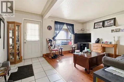 307 Wallace Avenue South Welland ON L3B 1R8