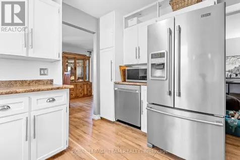 25 Grady Crescent Ottawa ON K2H 5S2