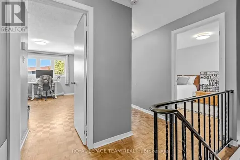25 Grady Crescent Ottawa ON K2H 5S2