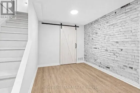 25 Grady Crescent Ottawa ON K2H 5S2