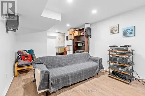 25 Grady Crescent Ottawa ON K2H 5S2