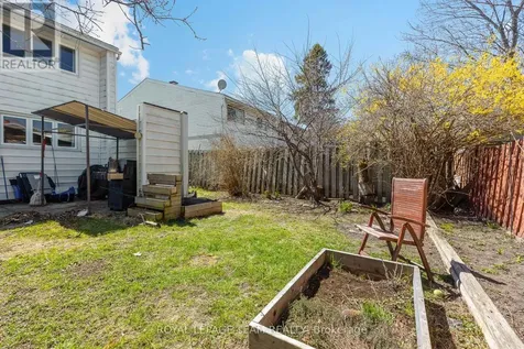 25 Grady Crescent Ottawa ON K2H 5S2