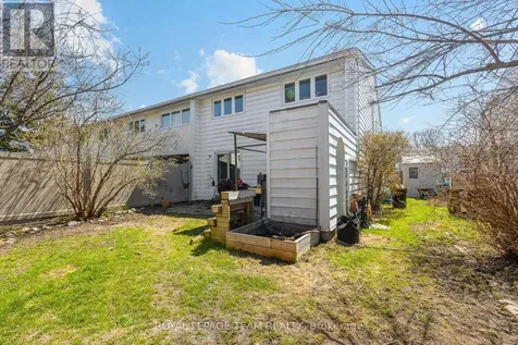 25 Grady Crescent Ottawa ON K2H 5S2
