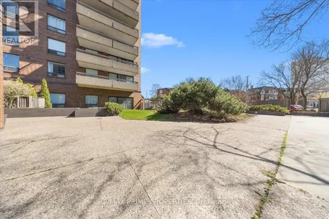 20 The Driveway Drive Ottawa ON K2P 1C8