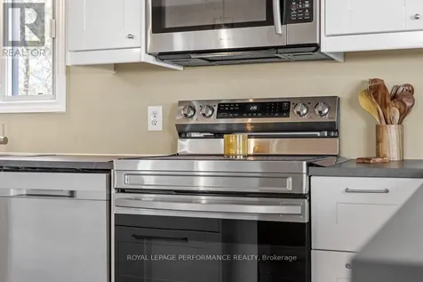 1034 Vista Barrett Private Ottawa ON K4P 1C8