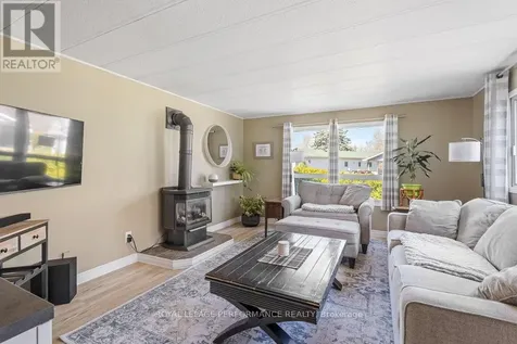 1034 Vista Barrett Private Ottawa ON K4P 1C8