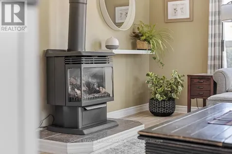 1034 Vista Barrett Private Ottawa ON K4P 1C8
