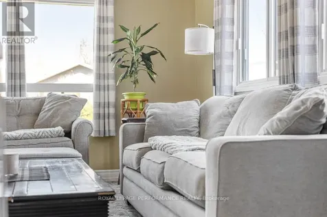 1034 Vista Barrett Private Ottawa ON K4P 1C8