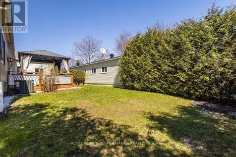 1034 Vista Barrett Private Ottawa ON K4P 1C8