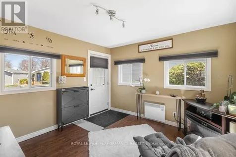 1034 Vista Barrett Private Ottawa ON K4P 1C8
