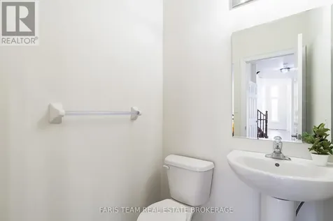 33 Pearl Street Wasaga Beach ON L9Z 0G9