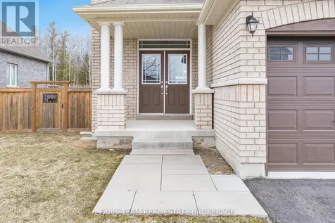 33 Pearl Street Wasaga Beach ON L9Z 0G9