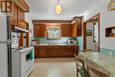 68 41st Street South Wasaga Beach ON L9Z 1Z6