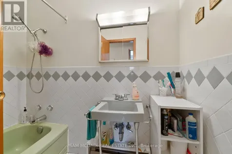 68 41st Street South Wasaga Beach ON L9Z 1Z6