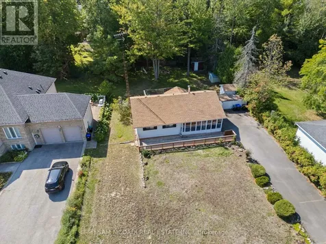 68 41st Street South Wasaga Beach ON L9Z 1Z6