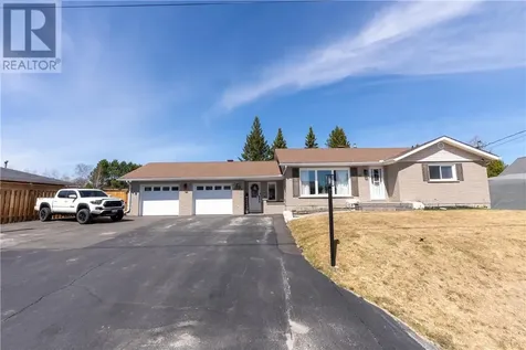 52 Cecil Street Garson ON P3L 1M6