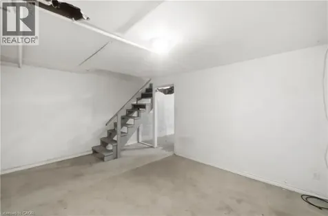 76 Borden Parkway Kitchener ON N2M 3T4