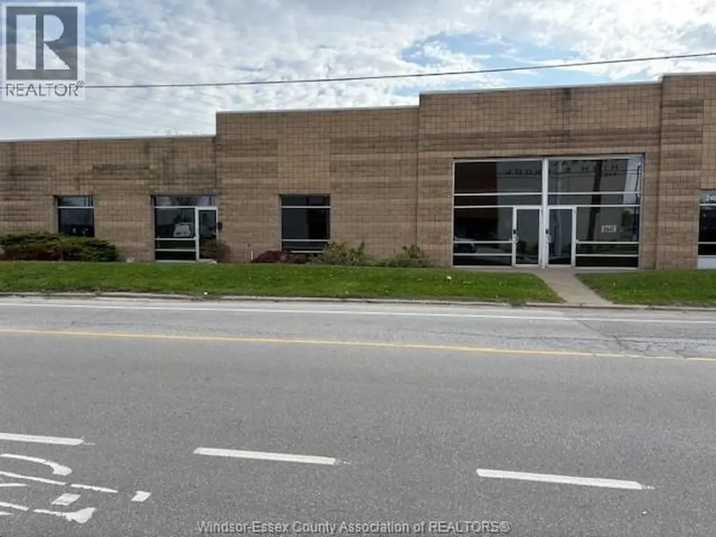 2488 Mcdougall Windsor ON N8X 3N7