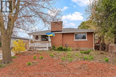 1318 Avenue Q Ottawa ON K1G 0B6